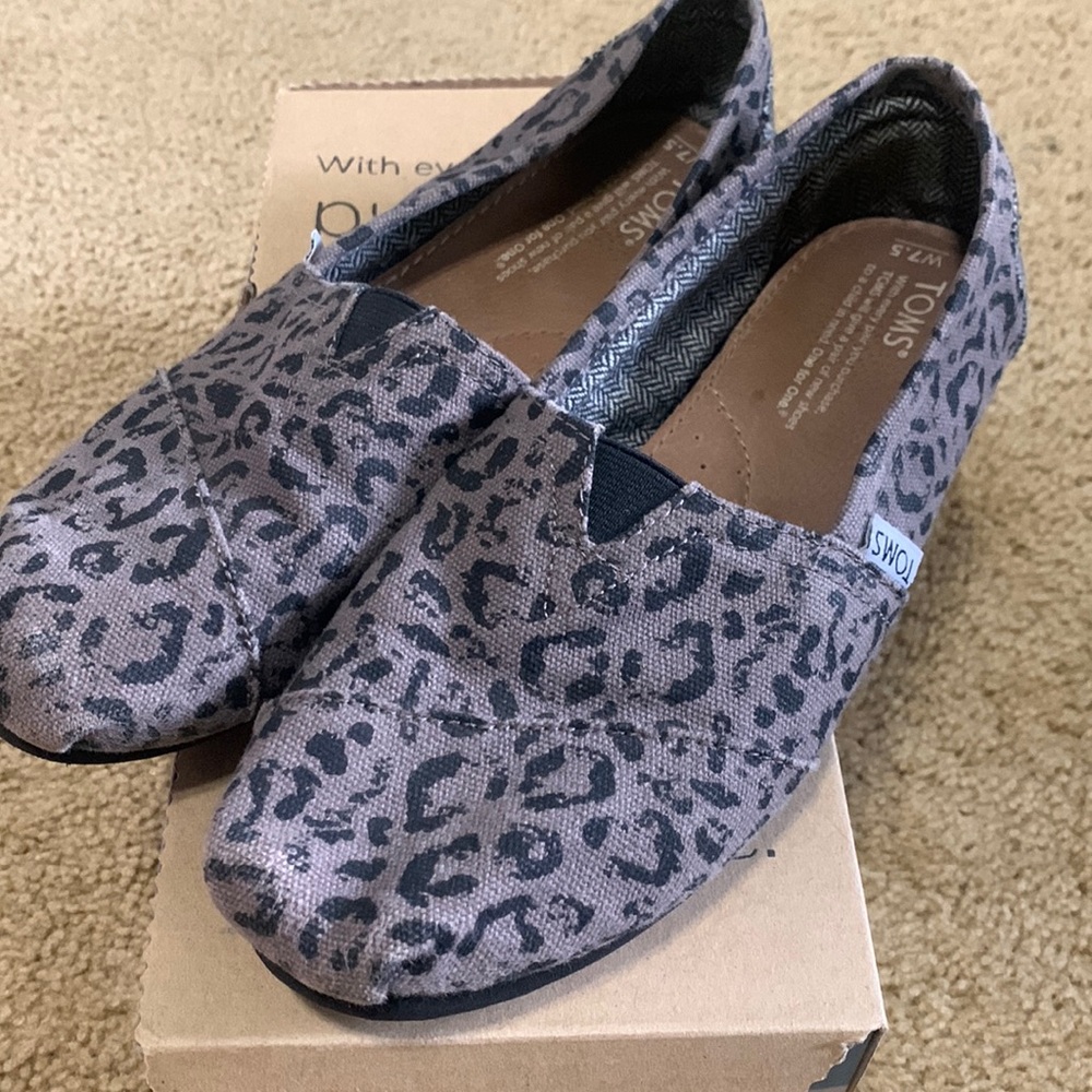 Women Toms, snow leopard-grey